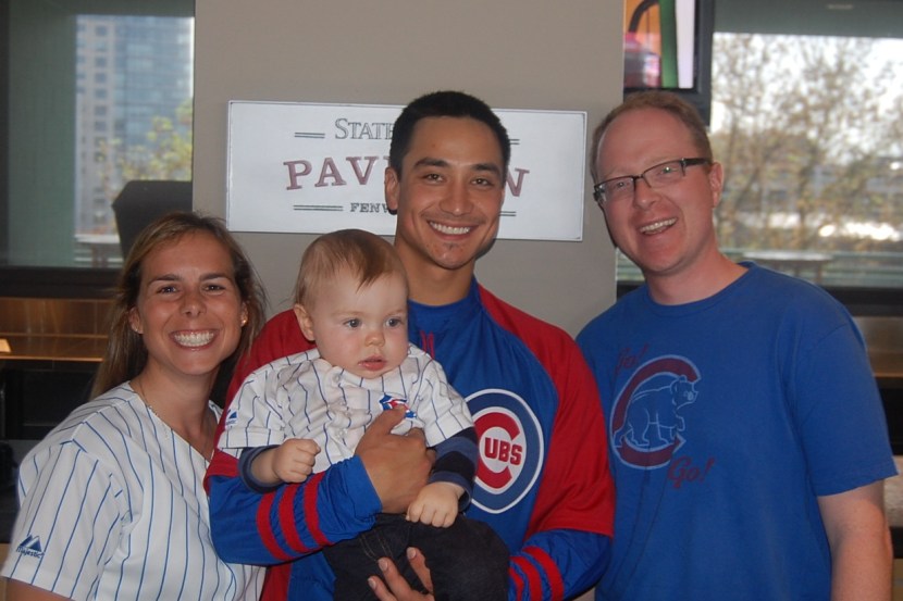 Darwin Barney poses for a photo with a young family!